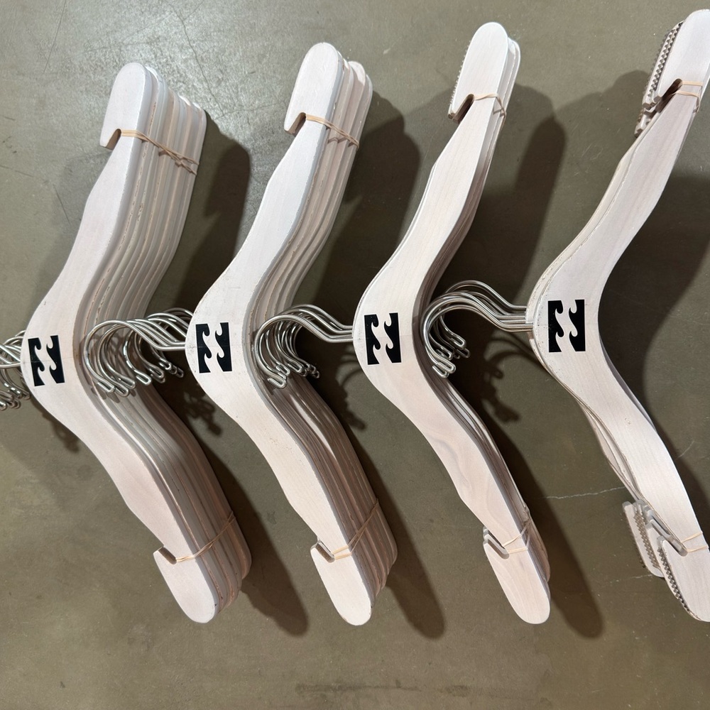 Billabong Wooden Hanger set of 40